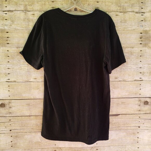 H&M Divided Blue Shorts (34W), Large Black V-Neck T-Shirt - Picture 7 of 8